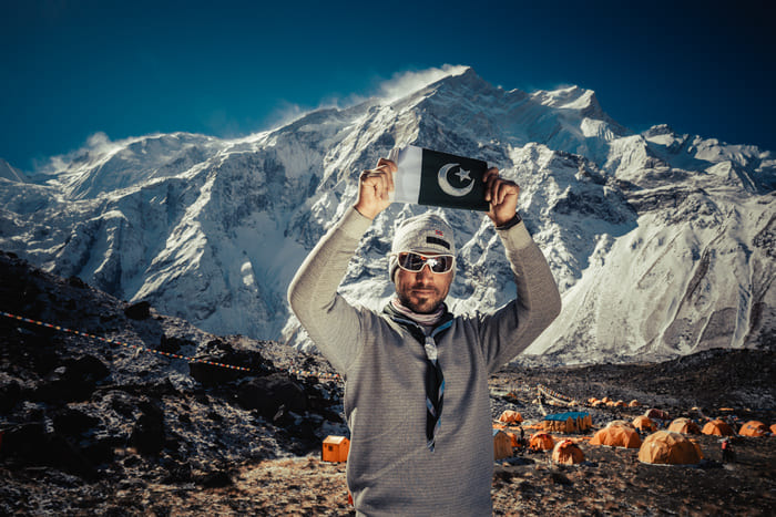 KMGA training session with mountain guides on snow terrain